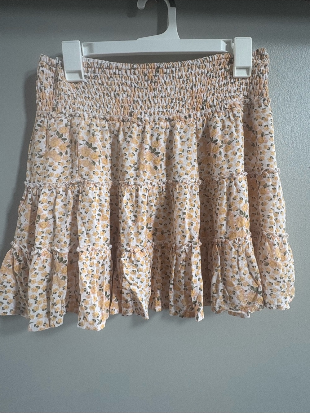 American Eagle medium Smocked Waist Floral Tiered Mini Skirt - Peach Floral